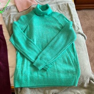 NWOT sea green LOFT turtle neck size Med